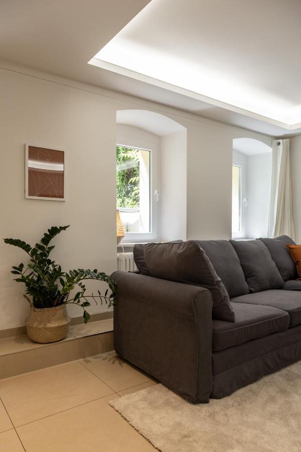 Spacious Apartment In Hemholtzkiez Prenzlauer Berg For 8 People Hiddenseer Berlin Exterior photo